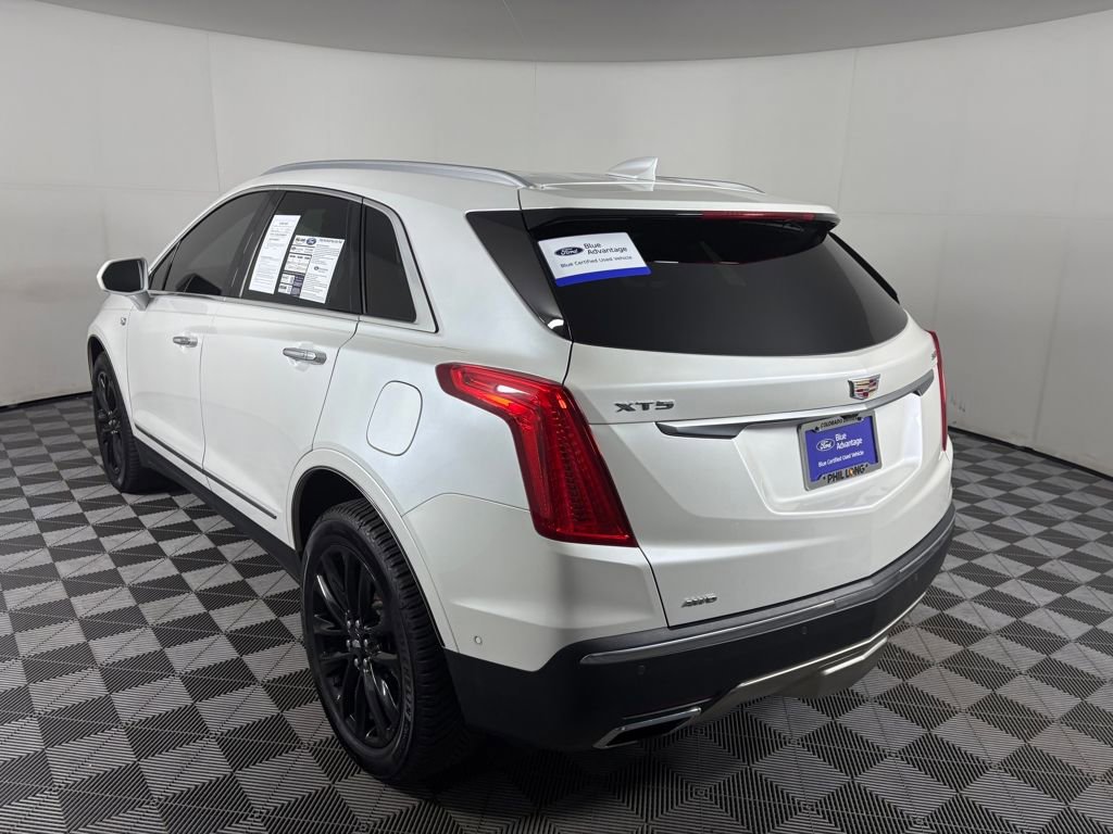 Used 2017 Cadillac XT5 Platinum w/ Driver Assist Package image 3