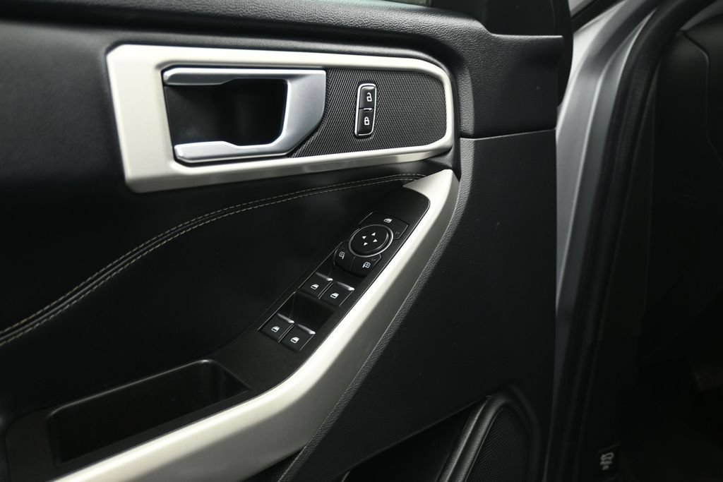 Certified 2022 Ford Explorer XLT RWD image 8