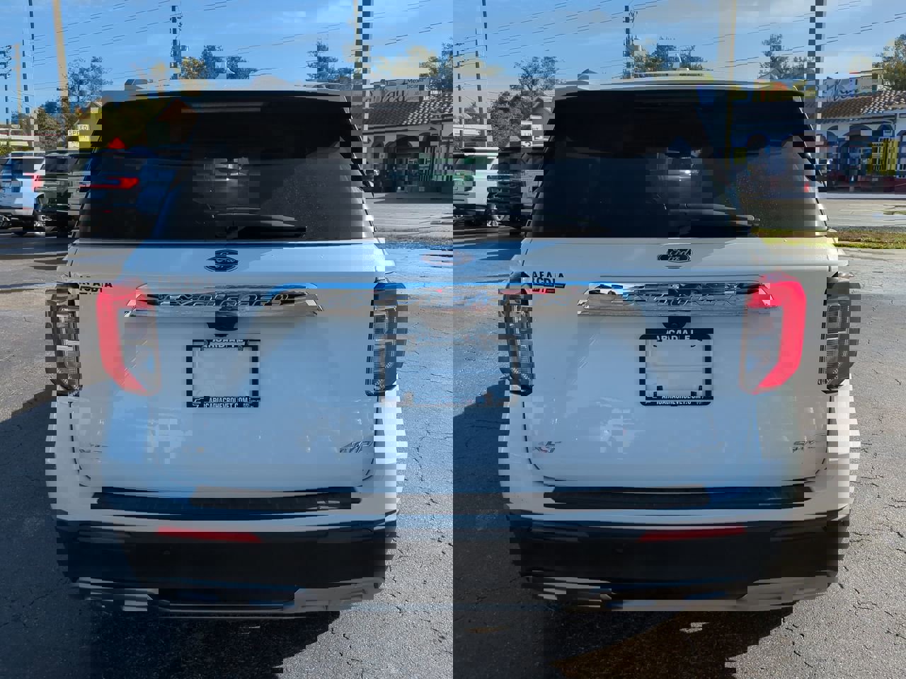 Certified 2022 Ford Explorer XLT w/ Equipment Group 202A image 4