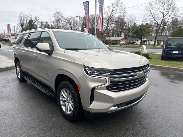 Used 2022 Chevrolet Suburban LT AWD/4WD image 4