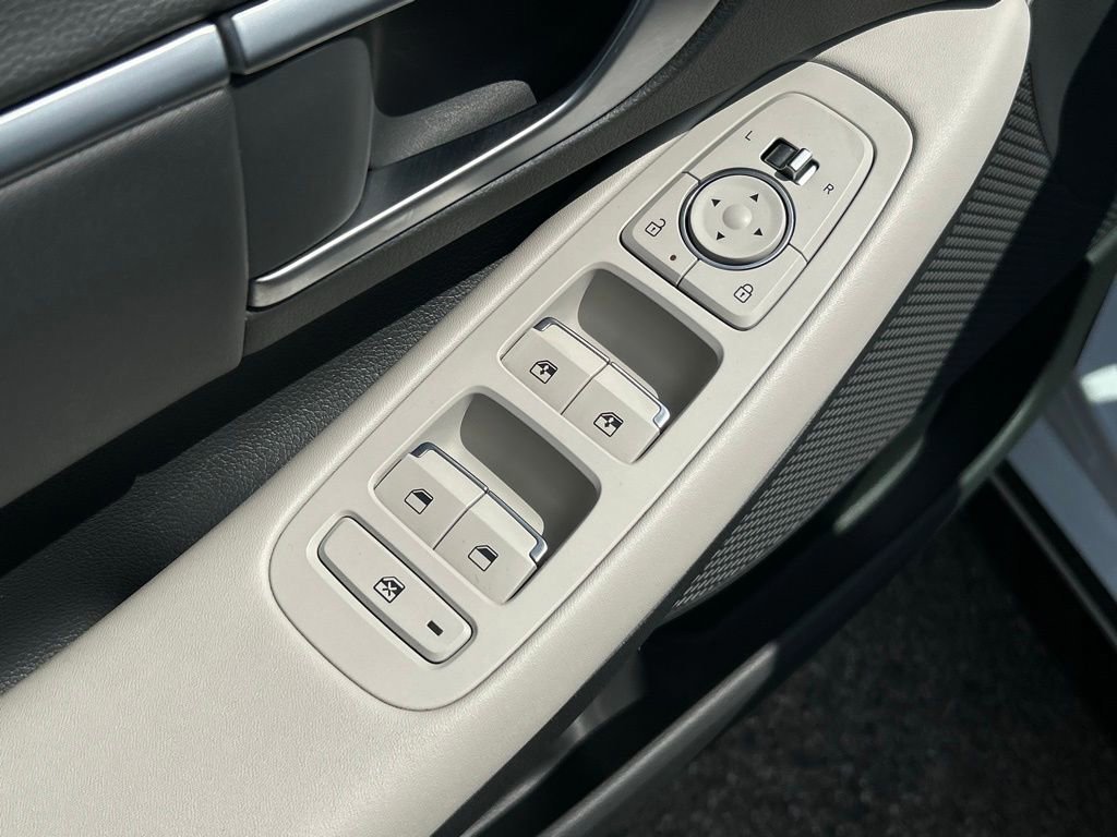 Used 2025 Hyundai Sonata SEL FWD image 16