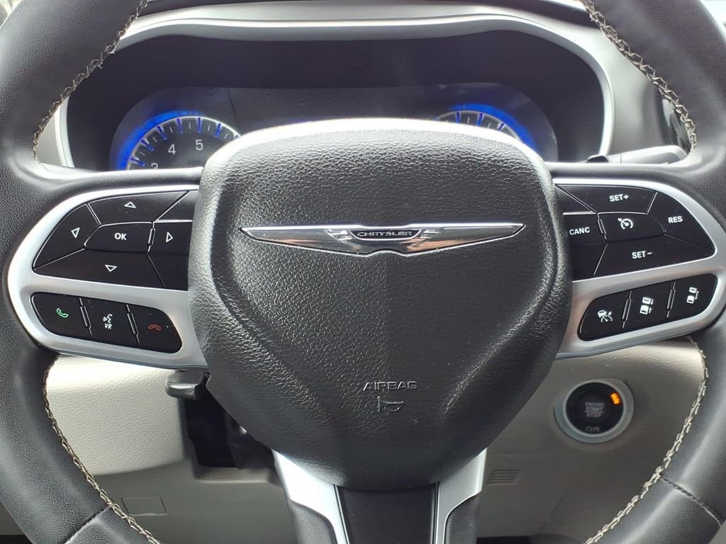 Used 2022 Chrysler Pacifica Touring-L FWD image 27