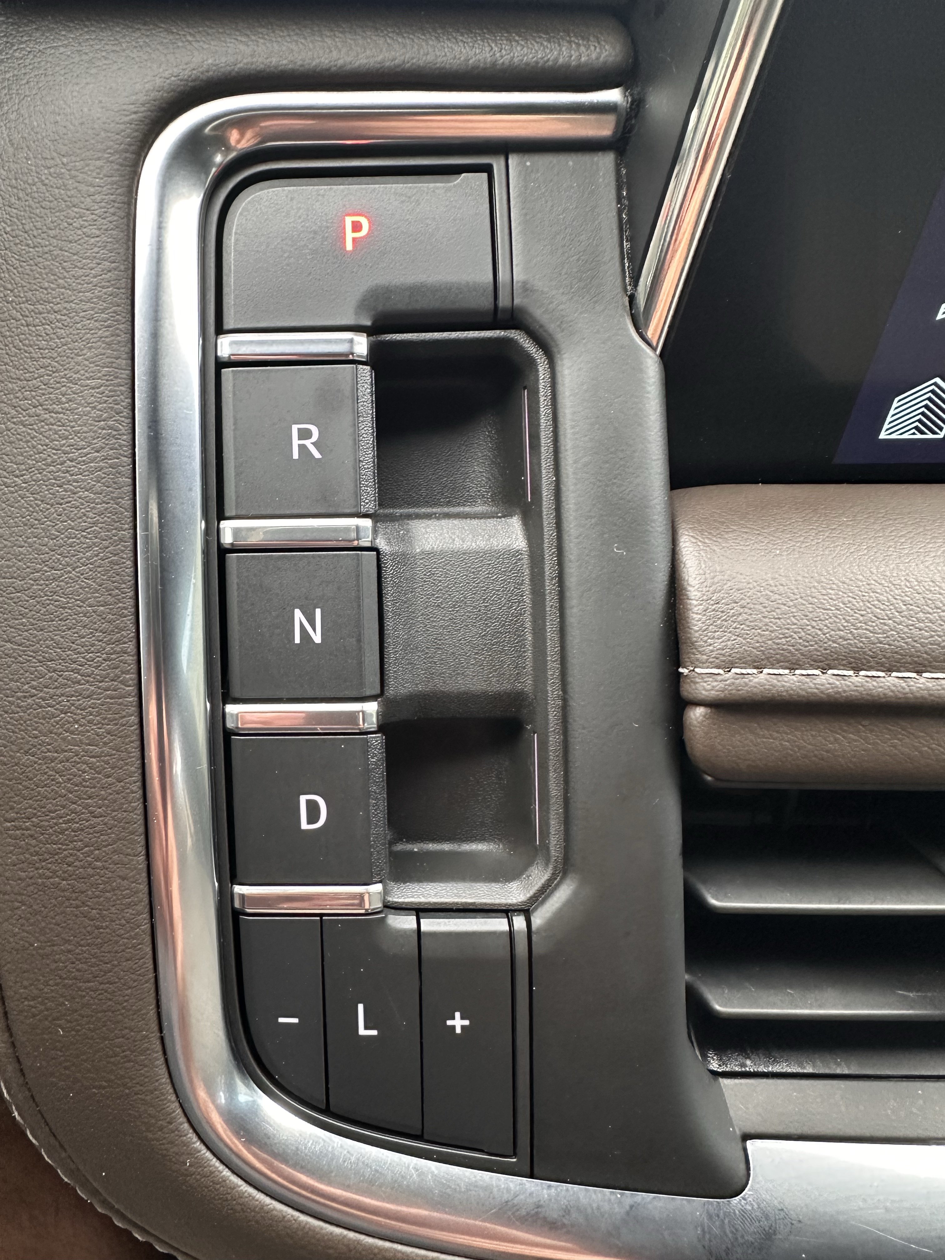 Used 2022 Chevrolet Suburban LT w/ LT Signature Package AWD/4WD image 20