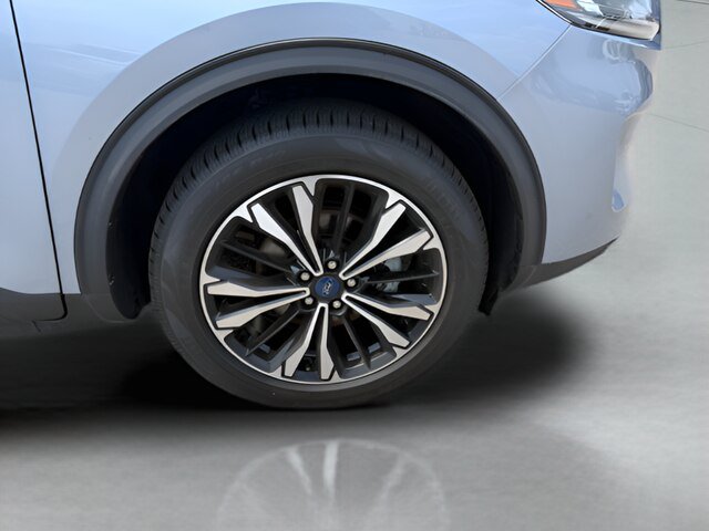 Certified 2022 Ford Escape SEL w/ SEL Stealth AWD Package image 33