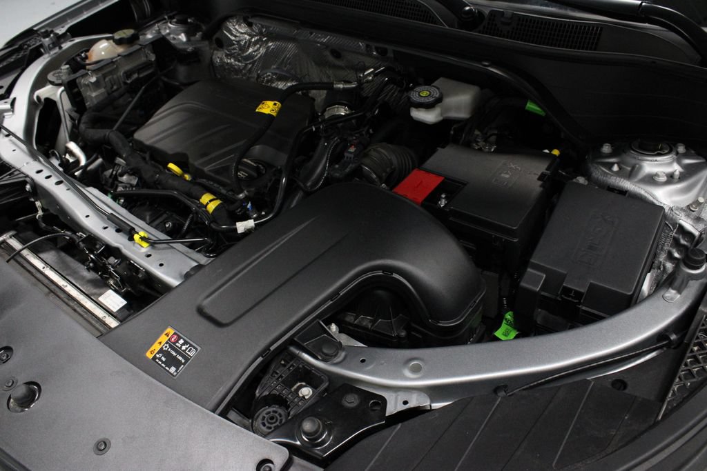 Used 2025 Chevrolet Trax LT FWD image 14