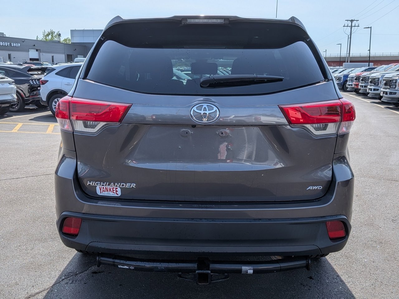Used 2019 Toyota Highlander LE w/ Carpet Mat Package (TMS) AWD/4WD image 5