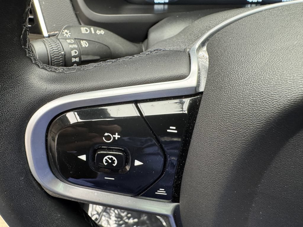 Used 2022 Volvo XC90 T8 R-Design w/ Advanced Package AWD/4WD image 15