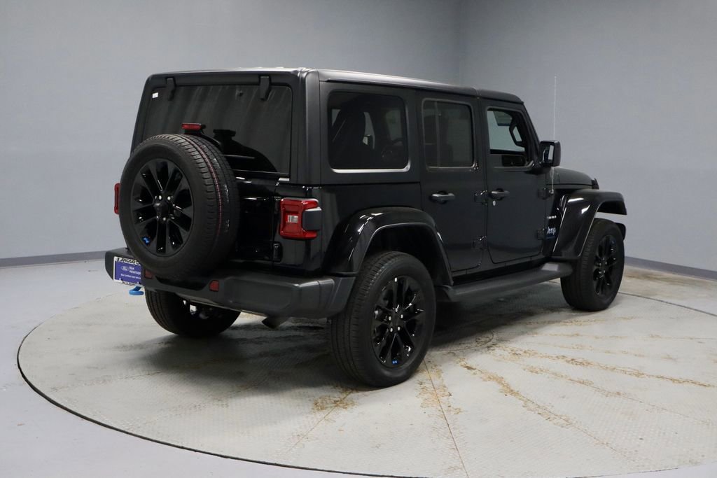 Used 2023 Jeep Wrangler Unlimited Sahara w/ Cold Weather Group AWD/4WD image 13