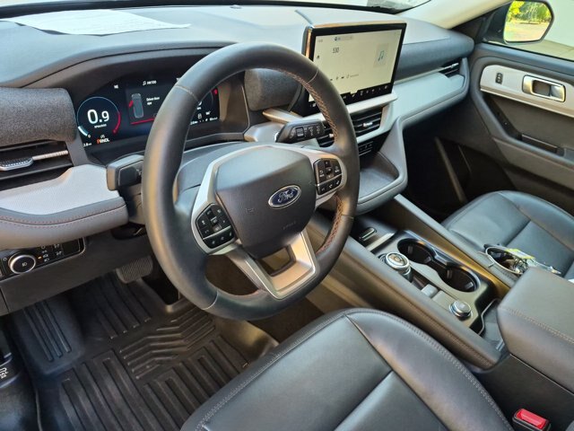Certified 2025 Ford Explorer Active w/ Active Comfort Package RWD image 17