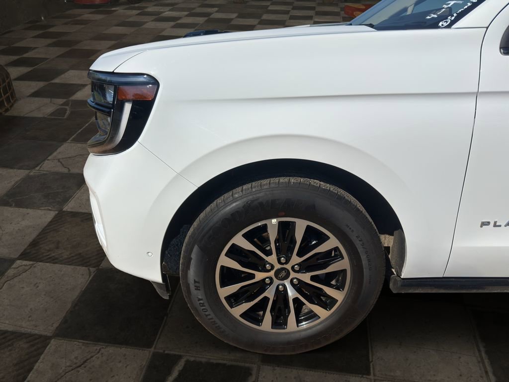 Certified 2025 Ford Expedition Platinum image 8