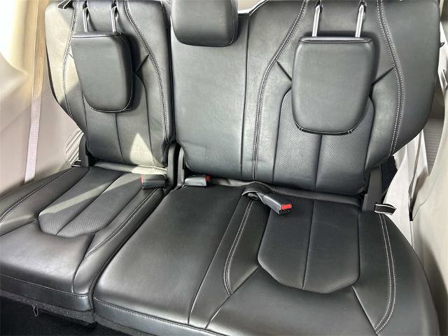 Used 2024 Chrysler Pacifica Touring-L image 18