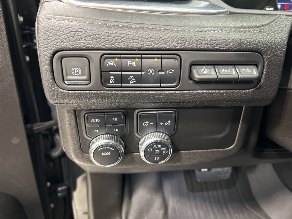 Used 2021 GMC Yukon Denali w/ Denali Premium Package image 12