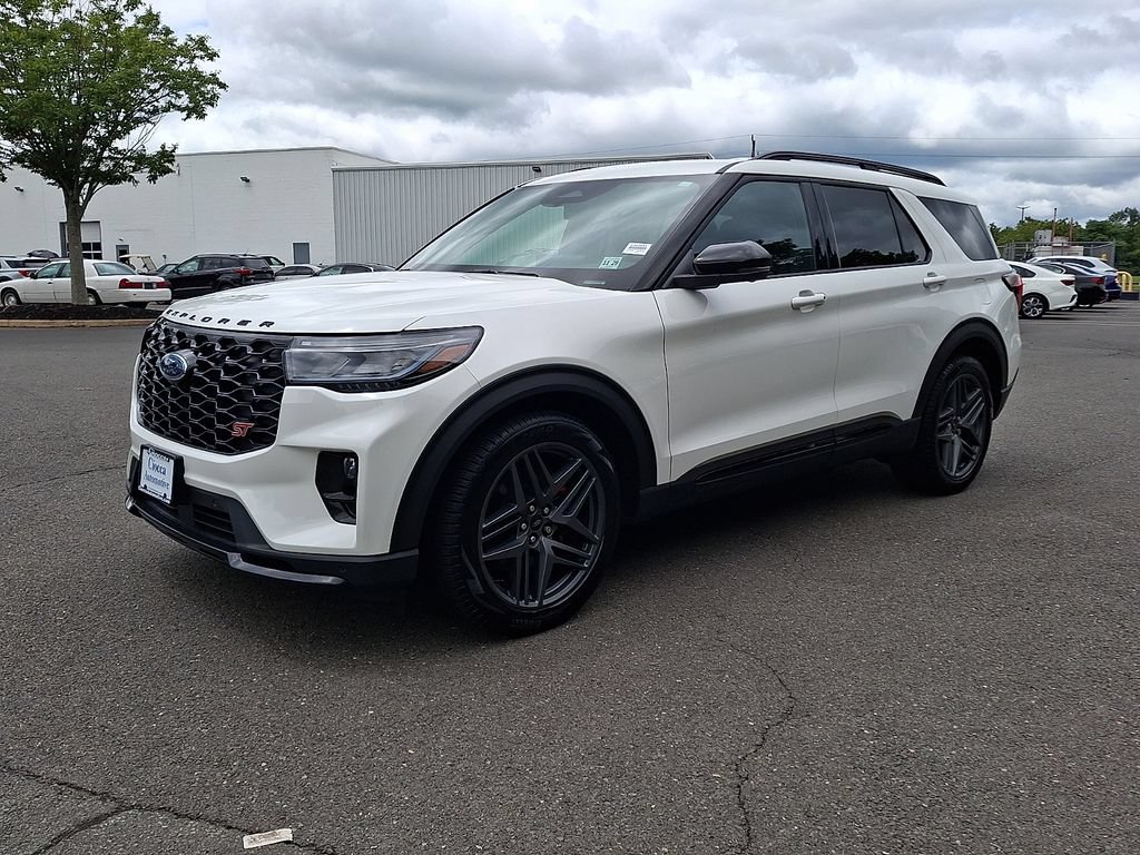 Certified 2025 Ford Explorer ST AWD/4WD image 6