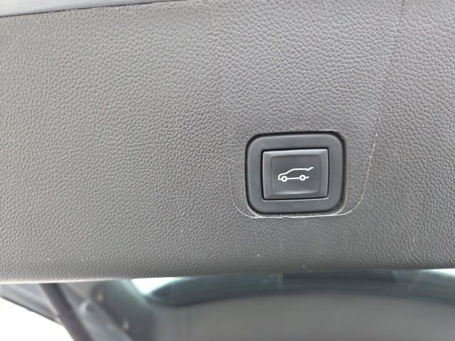 Used 2023 Chevrolet Traverse LT image 16