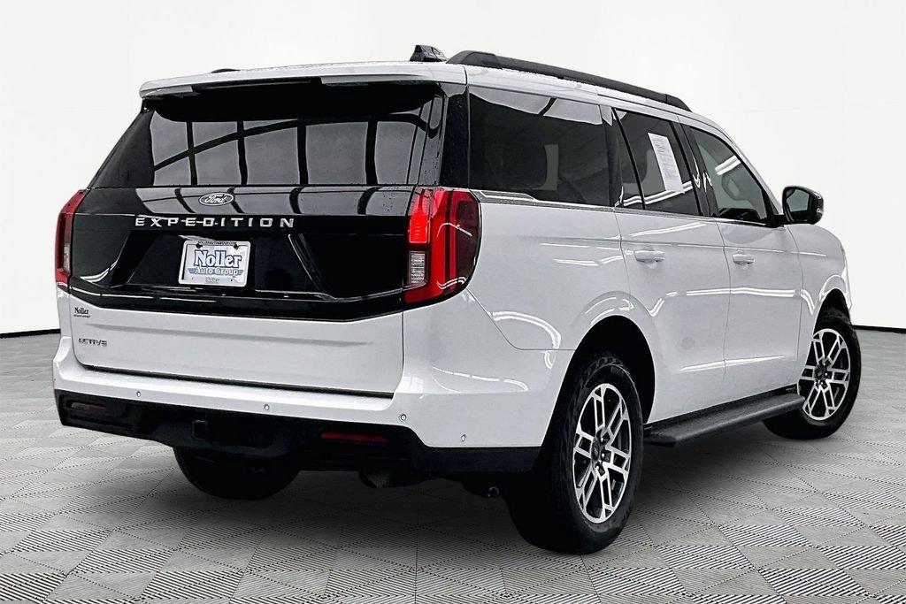 Certified 2025 Ford Expedition Active AWD/4WD image 2