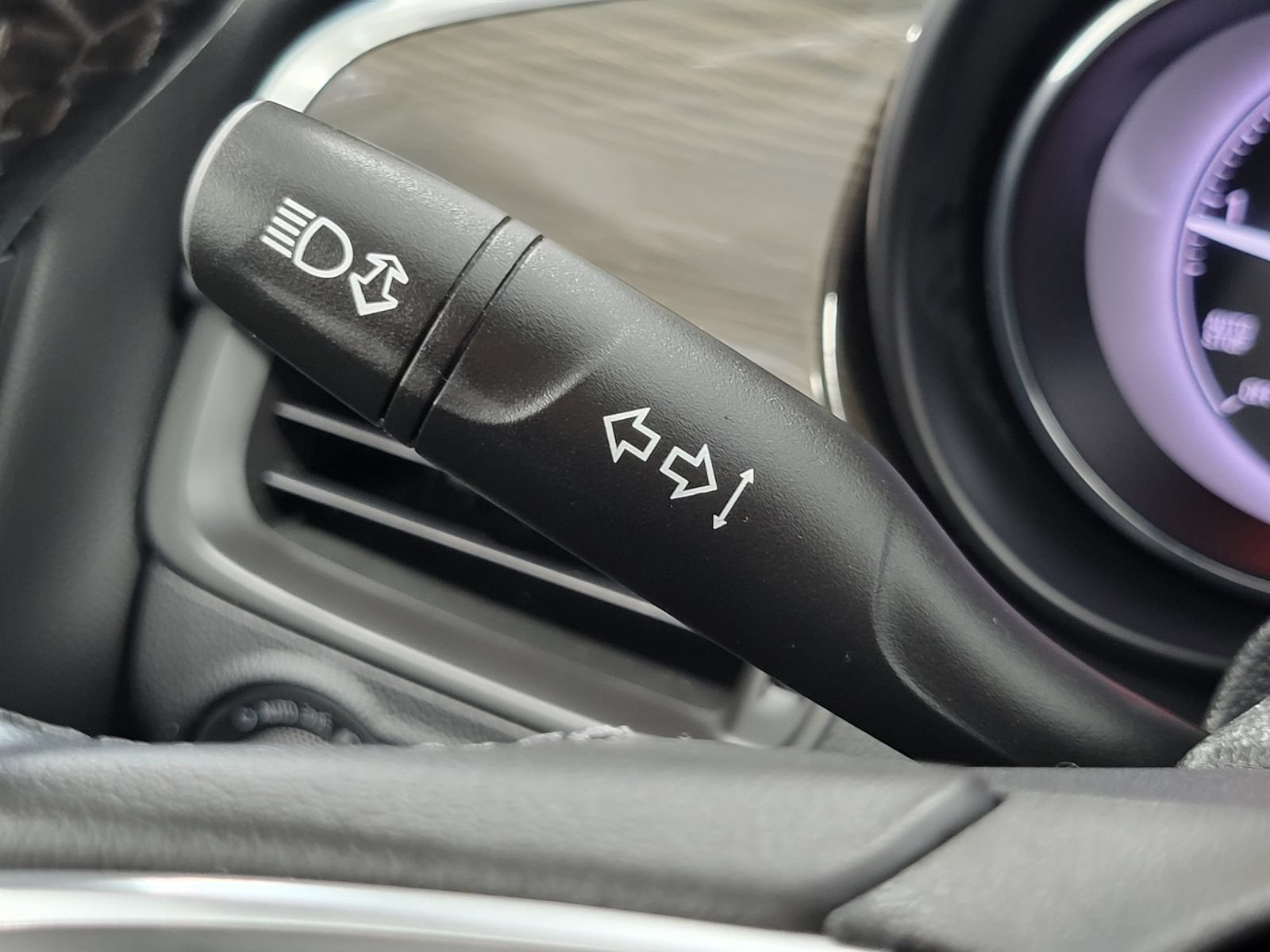 Used 2020 Buick Envision Essence AWD/4WD image 16