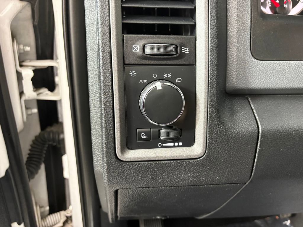 Used 2018 RAM 1500 Tradesman w/ Chrome Appearance Group AWD/4WD image 13