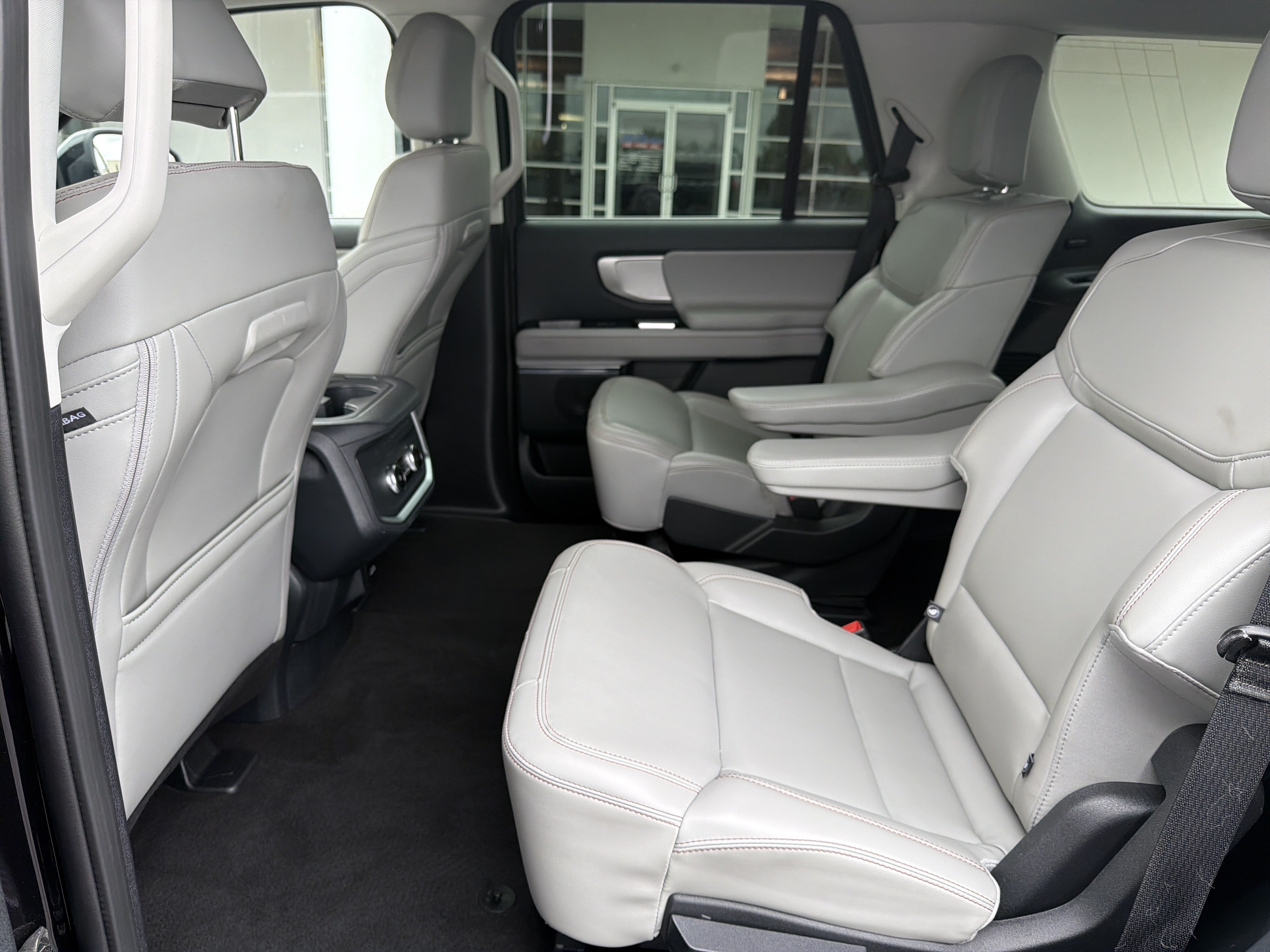 Certified 2025 Ford Expedition Active AWD/4WD image 37