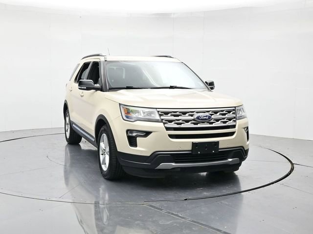 Certified 2018 Ford Explorer XLT w/ Equipment Group 202A FWD image 4