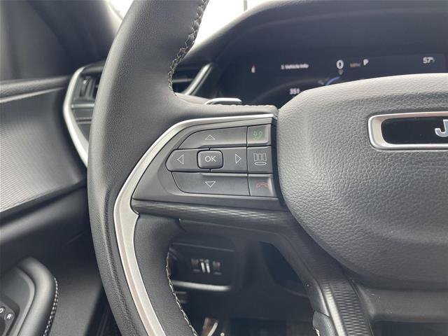 Used 2024 Jeep Grand Cherokee Altitude AWD/4WD image 13