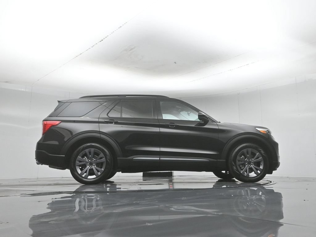 Certified 2023 Ford Explorer XLT w/ Equipment Group 202A RWD image 8