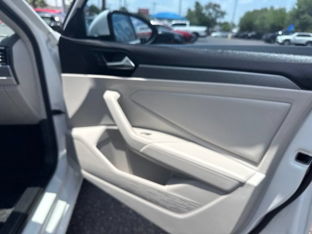 Used 2023 Volkswagen Jetta SE FWD image 24