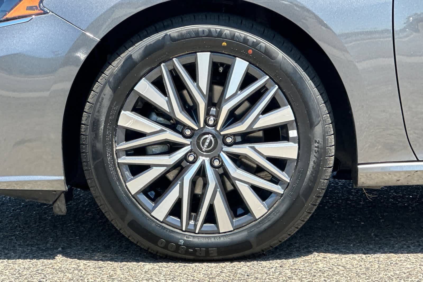 Used 2025 Nissan Altima 2.5 SV FWD image 25