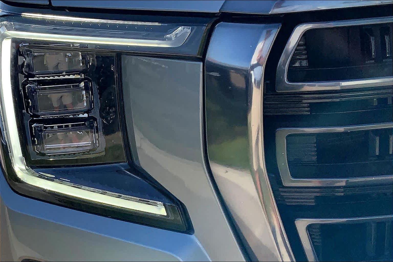 Used 2024 GMC Yukon AT4 w/ Technology Package AWD/4WD image 28