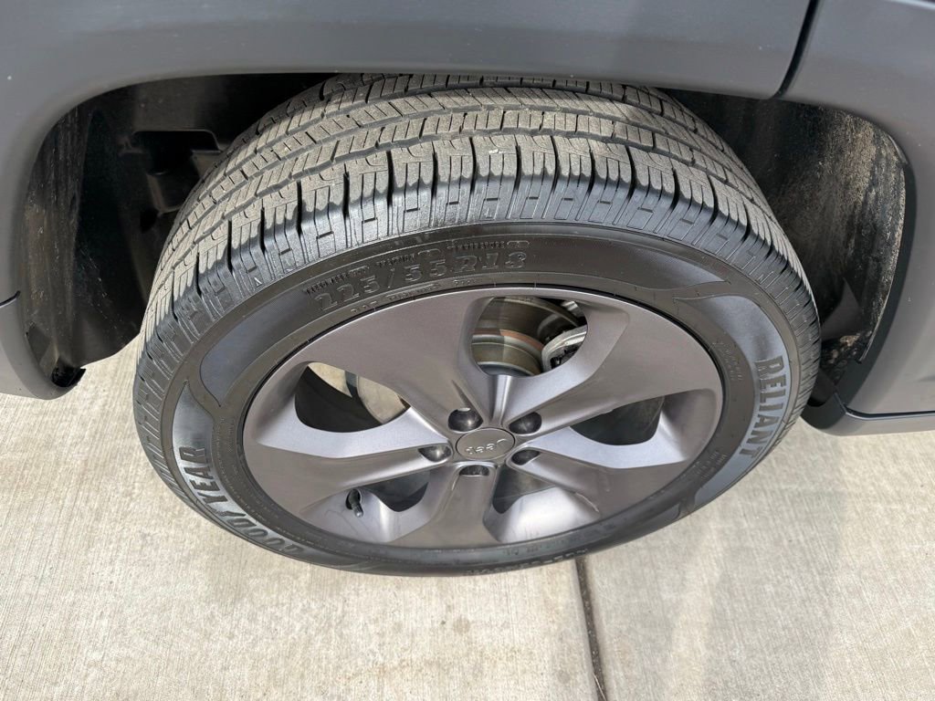 Used 2022 Jeep Compass Latitude w/ Sun and Sound Group image 13