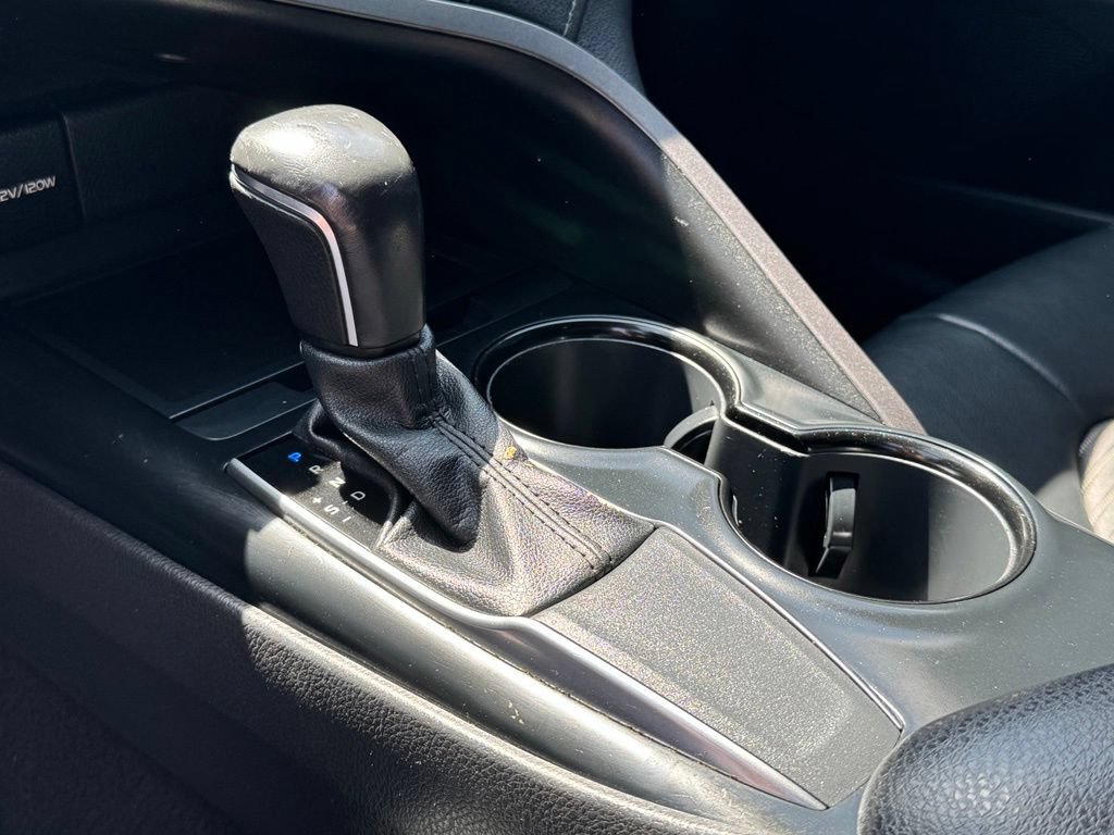 Used 2020 Toyota Camry SE FWD image 31