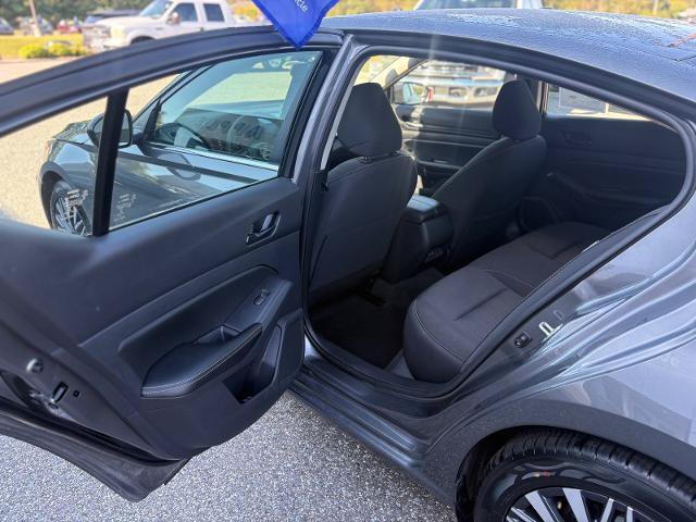 Used 2025 Nissan Altima 2.5 SV FWD image 25