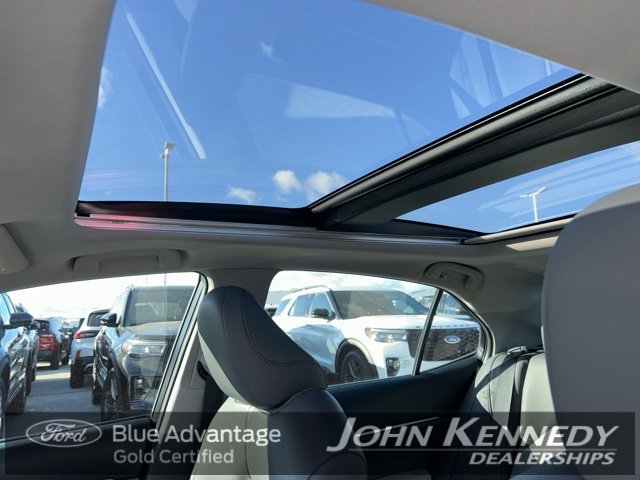 Used 2018 Toyota Camry XLE image 16