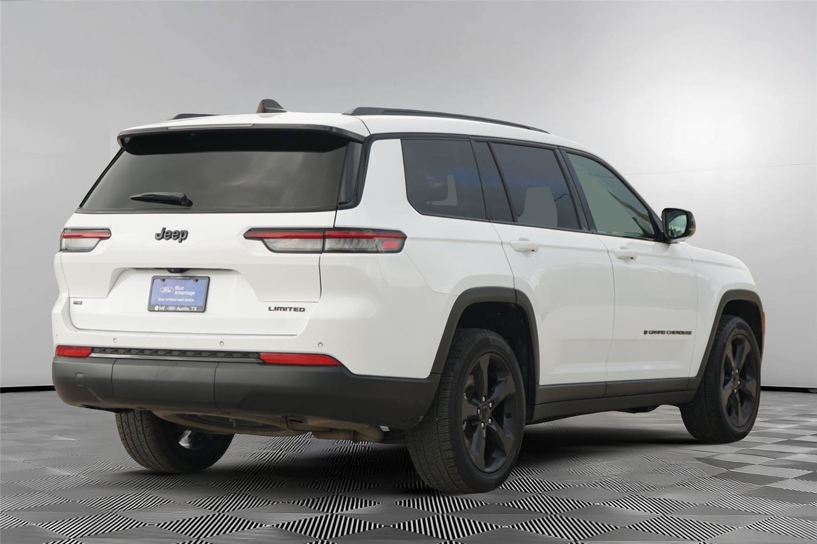 Used 2023 Jeep Grand Cherokee L Limited w/ Black Appearance Package RWD image 5