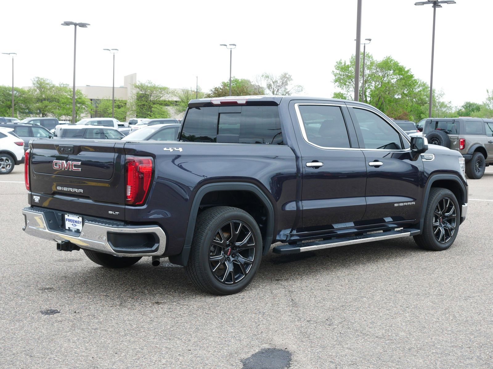 Used 2022 GMC Sierra 1500 SLT w/ SLT Premium Plus Package AWD/4WD image 6