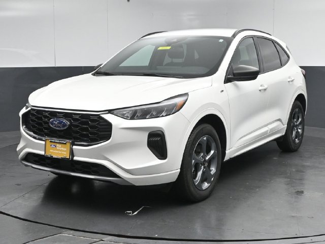 Certified 2024 Ford Escape ST-Line w/ Tech Pack #1 AWD/4WD image 3