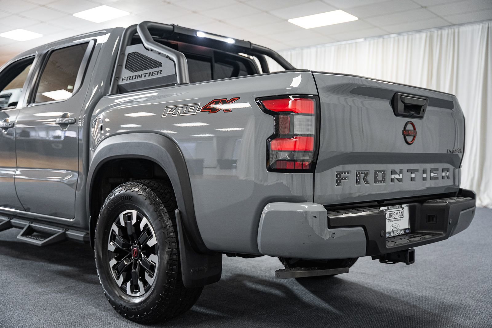 Used 2022 Nissan Frontier PRO-4X image 6