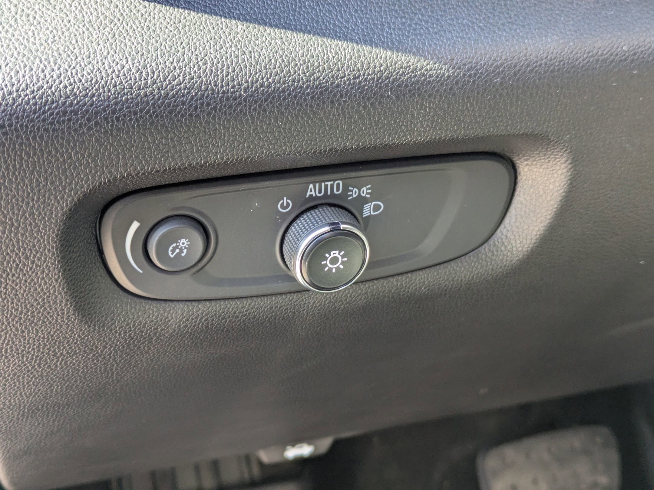 Used 2023 Chevrolet Traverse RS image 15