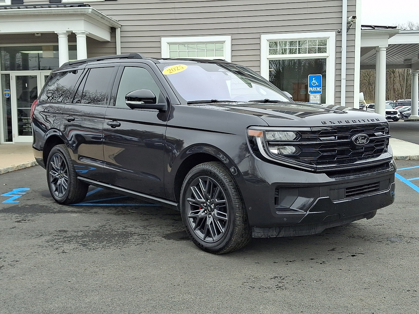 Certified 2025 Ford Expedition Platinum w/ Stealth Performance Package AWD/4WD image 6