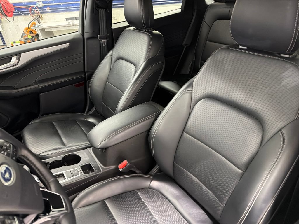 Certified 2025 Ford Escape Platinum AWD/4WD image 14