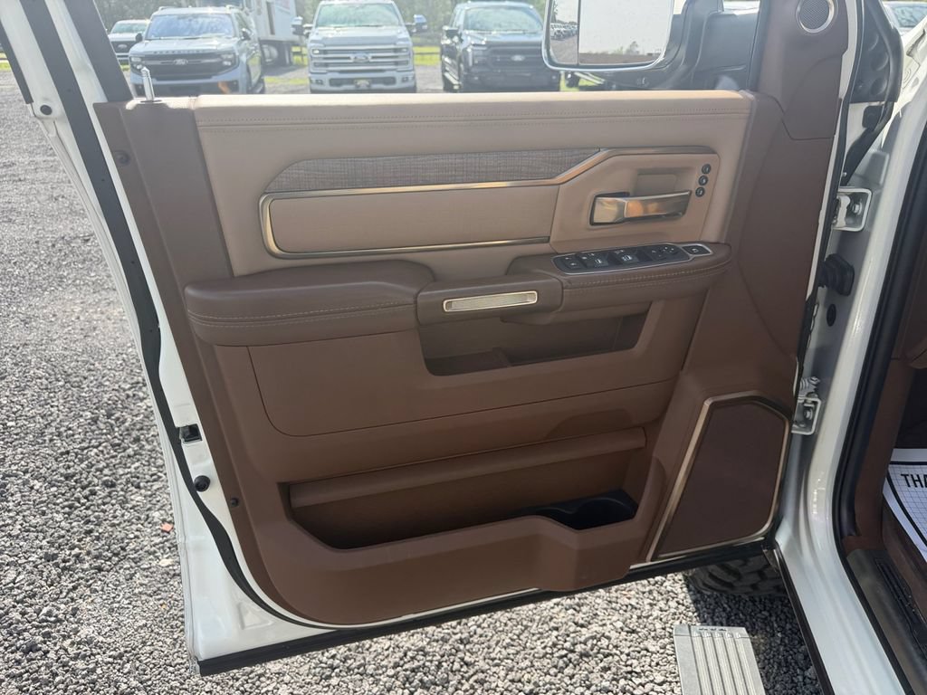 Used 2022 RAM 3500 Limited AWD/4WD image 24
