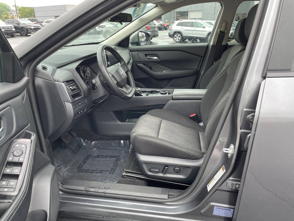 Used 2025 Nissan Rogue SV AWD/4WD image 13