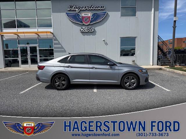 Used 2024 Volkswagen Jetta SE w/ Panoramic Sunroof Package FWD image 1