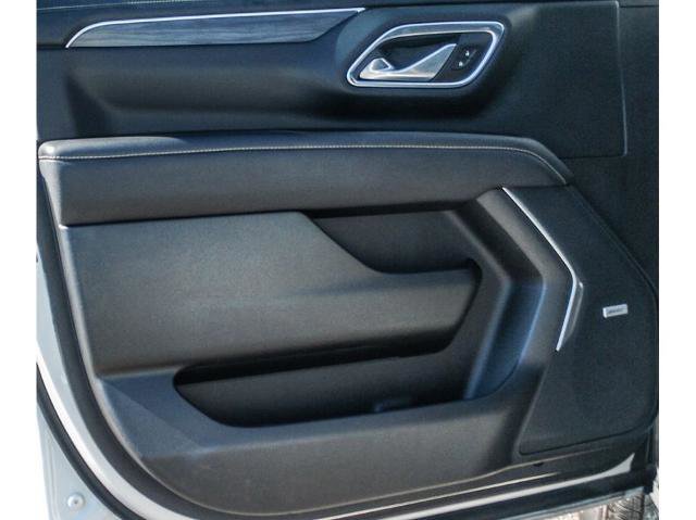 Used 2023 GMC Yukon SLT w/ SLT Luxury Package image 13