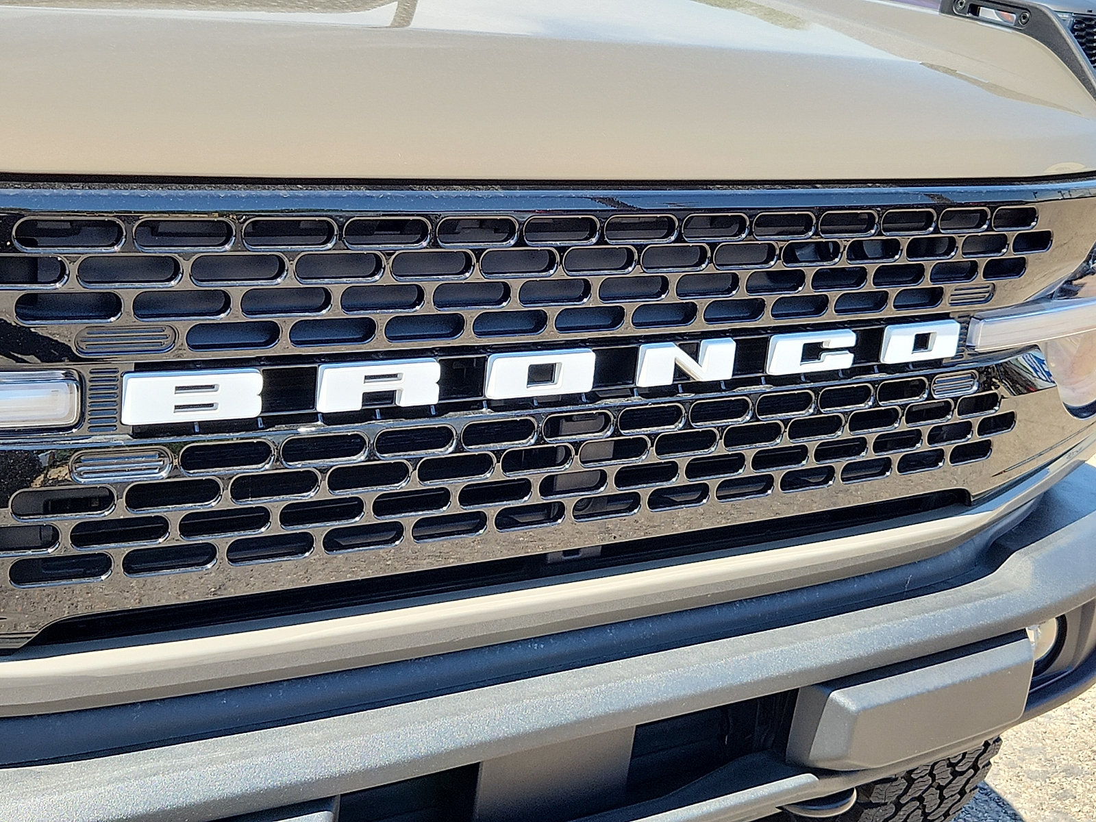 Certified 2025 Ford Bronco Outer Banks w/ Sasquatch Package AWD/4WD image 31