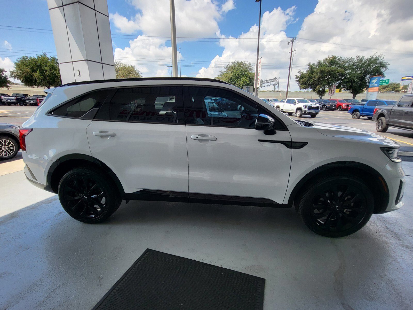 Used 2021 Kia Sorento SX image 2