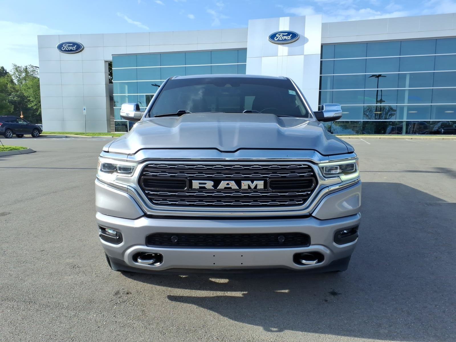 Used 2022 RAM 1500 Limited w/ Body Color Bumper Group AWD/4WD image 8