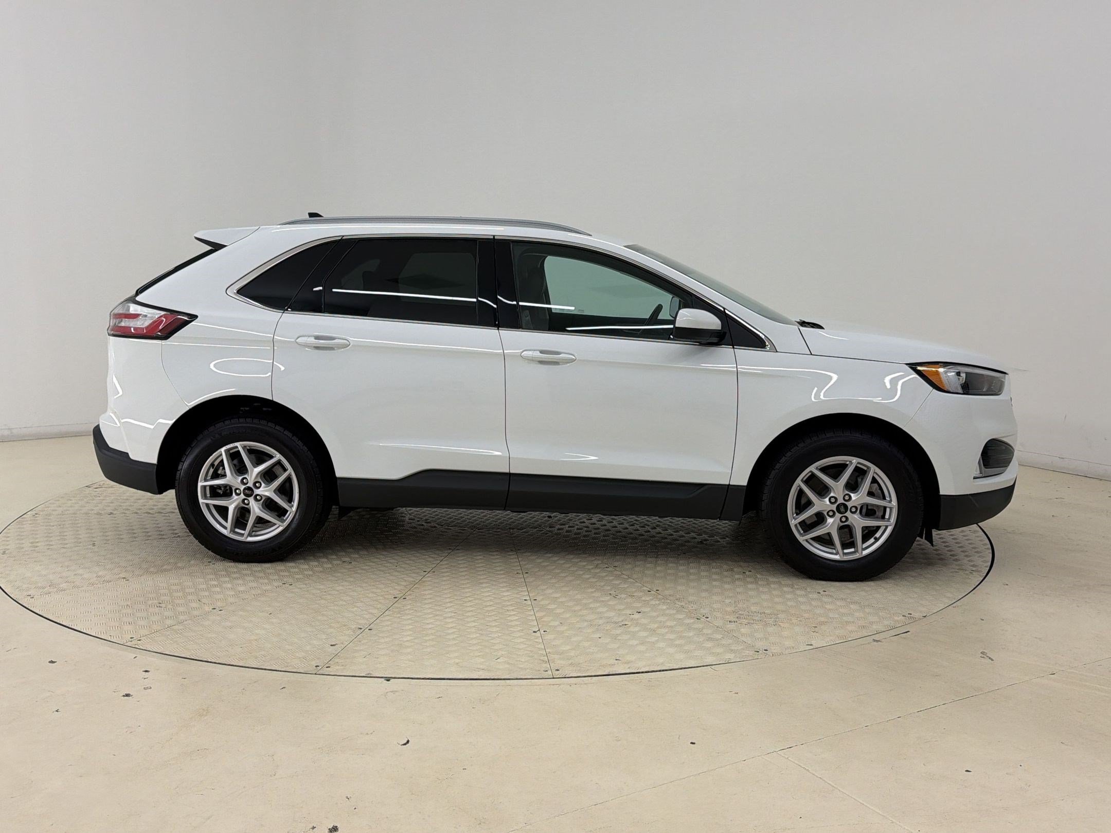 Certified 2023 Ford Edge SEL w/ Convenience Package AWD/4WD image 8