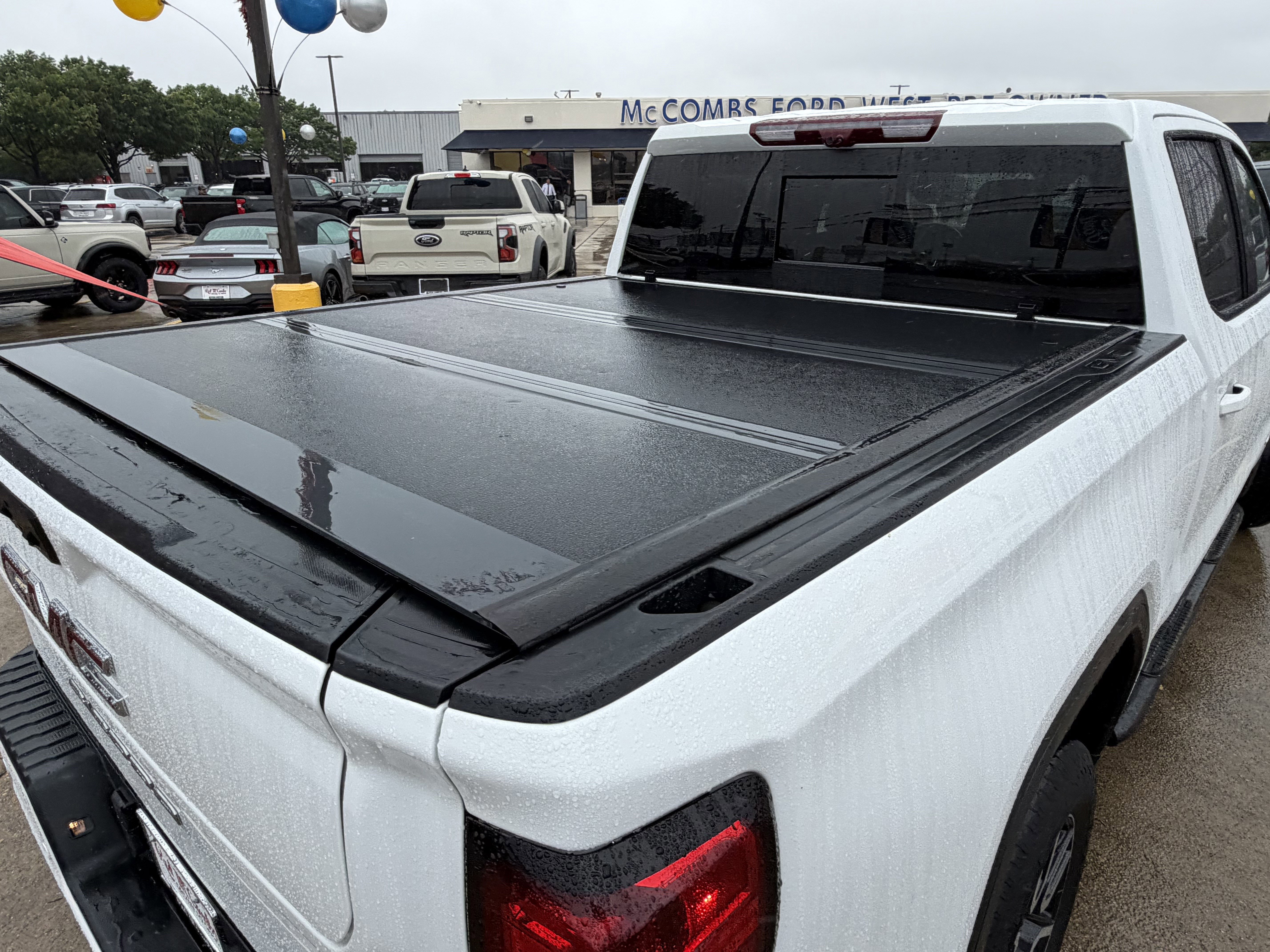 Used 2024 GMC Sierra 1500 AT4 w/ Technology Package image 11