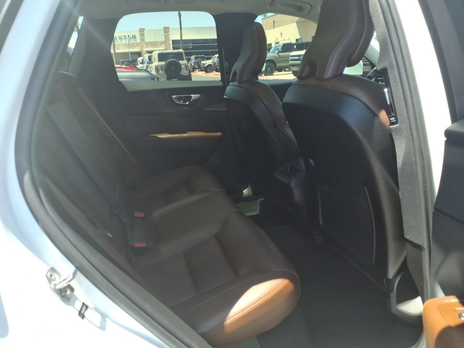 Used 2019 Volvo XC60 T5 Momentum w/ Premium Package AWD/4WD image 14