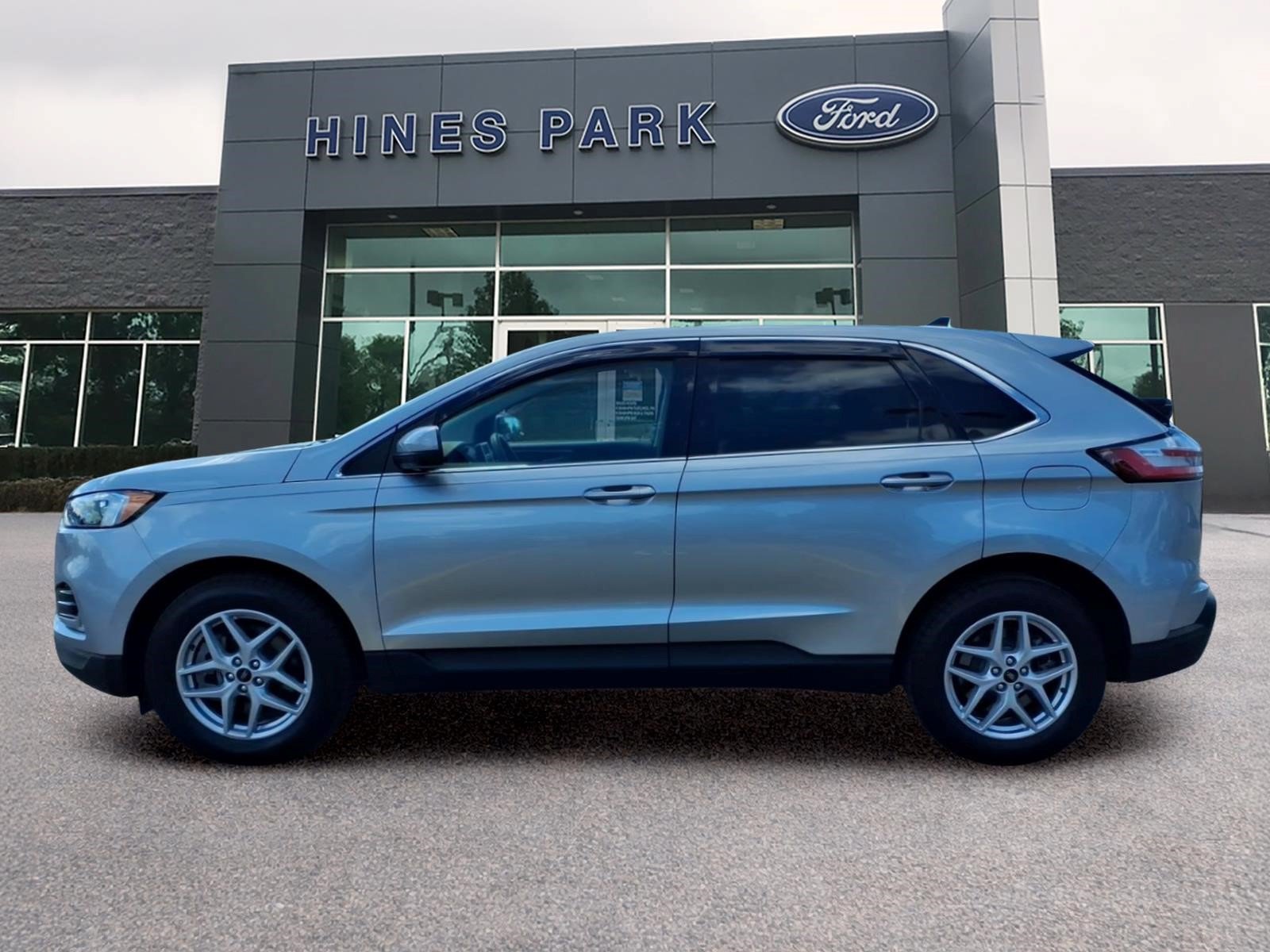 Certified 2024 Ford Edge SEL w/ Convenience Package AWD/4WD image 4